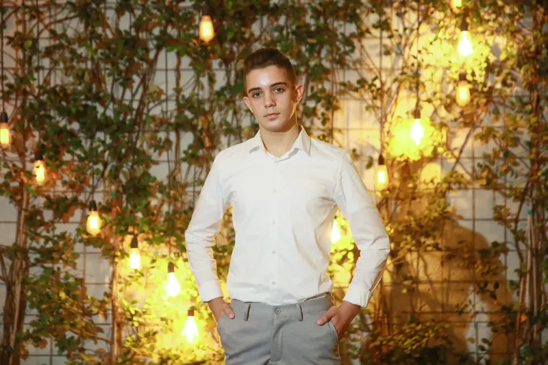 רגע ברכה מרגש בבר מצווה עם המשפחה