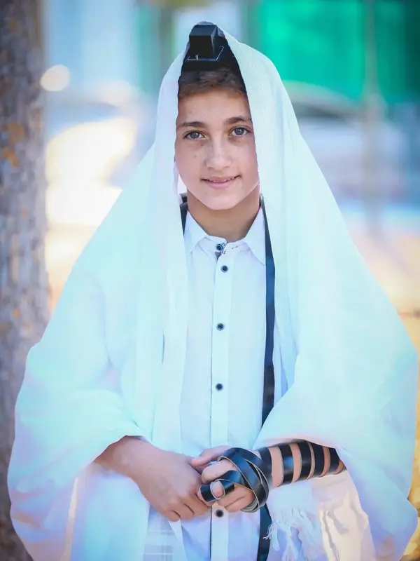 חיבוק משפחתי מרגש בבר מצווה