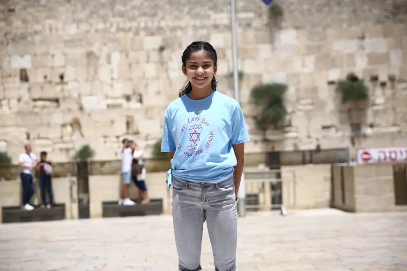 אווירת מסיבה בבת מצווה עם מגנטים במרכז