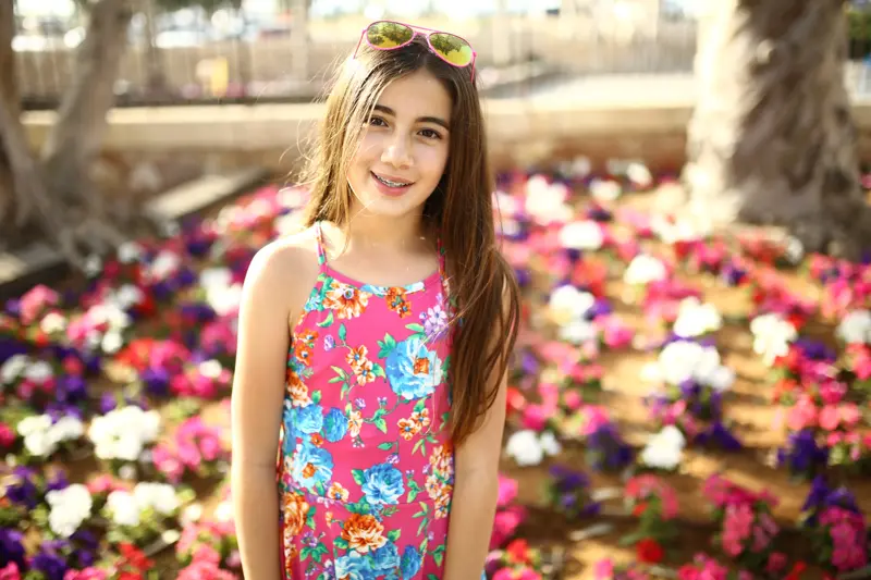 חברות רוקדות בבת מצווה עם צילום מגנטים מקצועי