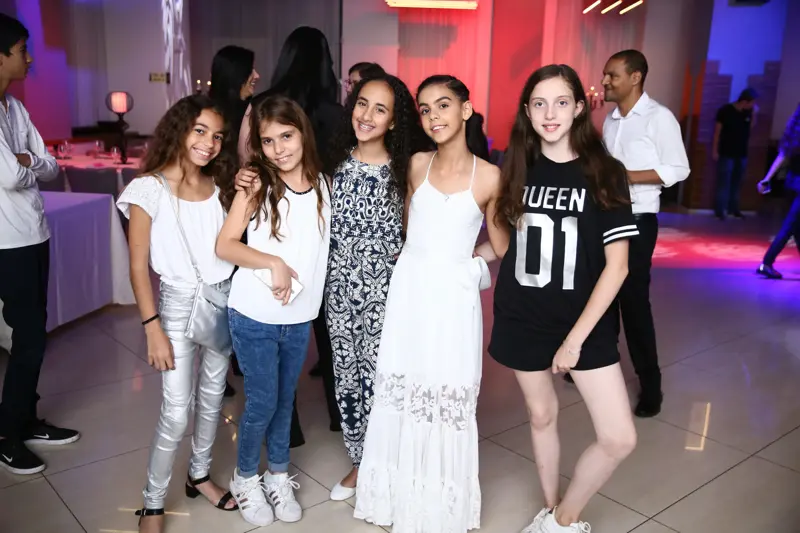 חיבוק משפחתי מרגש בבת מצווה