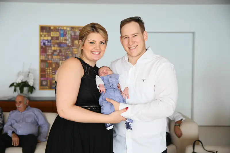 שולחן חגיגי מעוצב לאירוע ברית במרכז