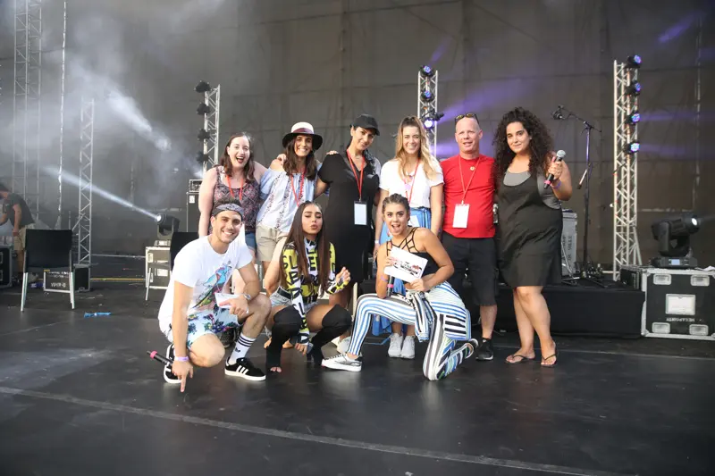 אורחים בנטוורקינג עסקי עם צילום מגנטים