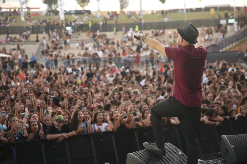 מפגש עסקי מקצועי עם צילום מגנטים באירוע