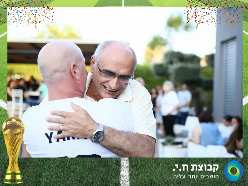 הצגת מרצה באירוע עסקי עם צילום מגנטים מקצועי