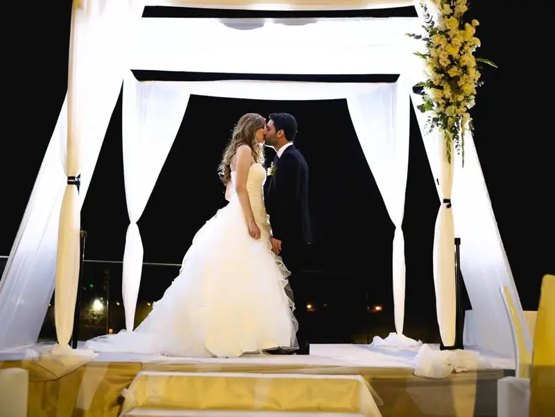 צילום חתן לחתונה עם מגנטים מקצועיים במרכז